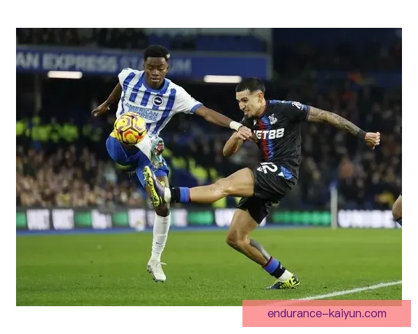 英超埃兹里·孔萨表现稳健，助力球队争夺欧战名额