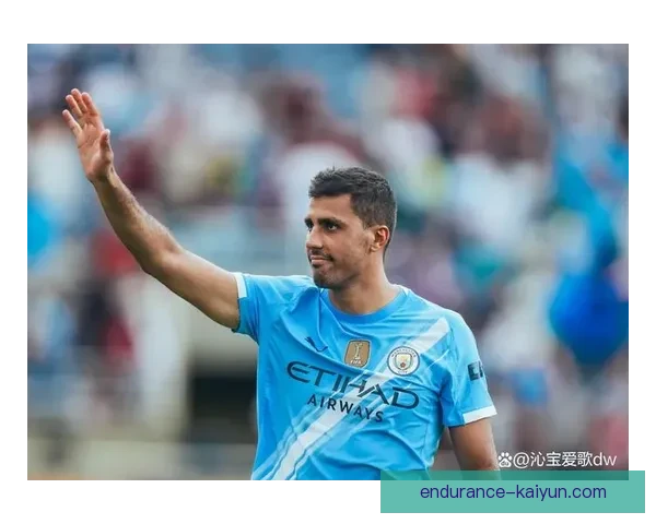 Rodri 的职业精神与自律表现稳健，成为球队的中场支柱。