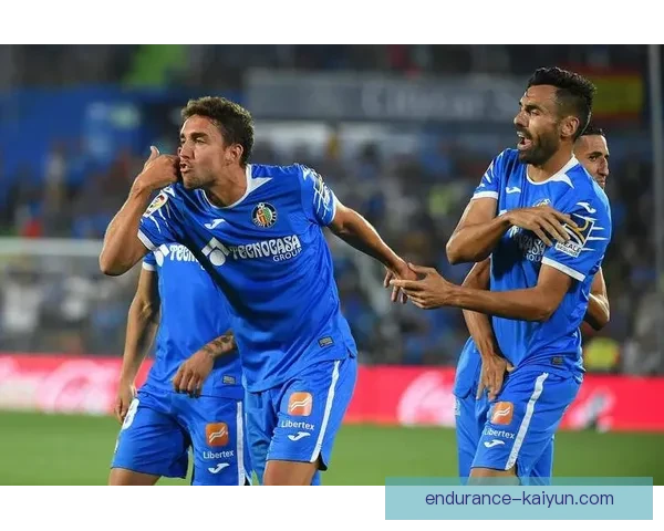 恩里克在西班牙队的执教下表现稳健，球队状态持续提升